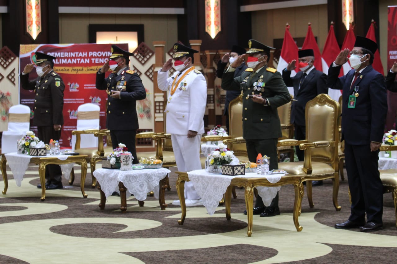 Wagub Kalteng Ikuti Upacara  Penurunan Bendera Negara Sang Merah Putih 