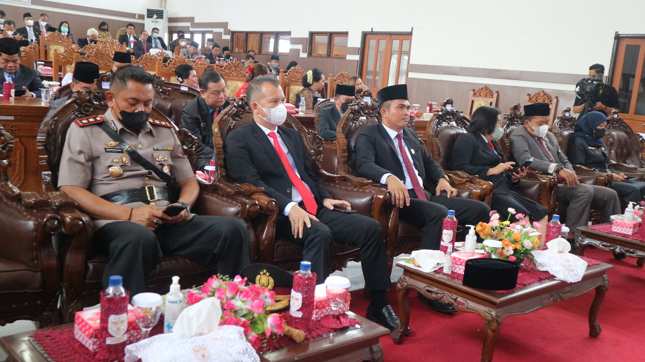 Bupati Gumas Dengarkan Pidato Kenegaraan Presiden RI