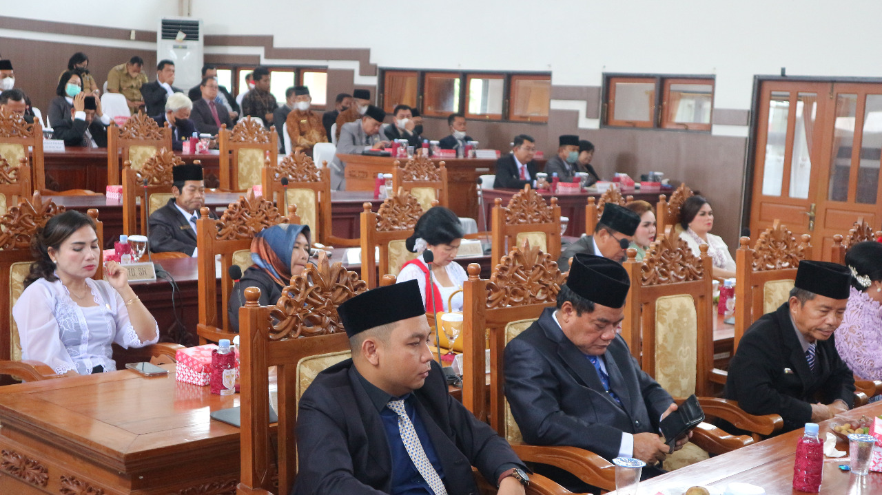 Bupati Gumas Dengarkan Pidato Kenegaraan Presiden RI