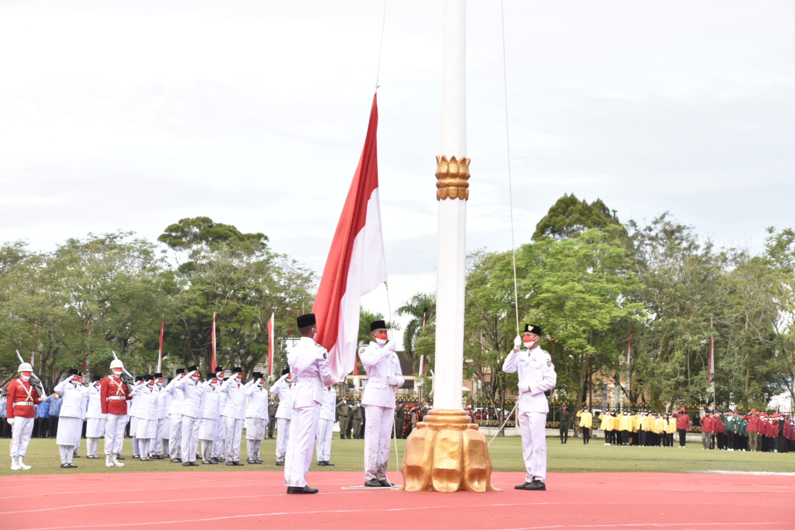 Wakil Gubernur Kalteng Pimpin Upacara Penurunan Bendera Merah Putih
