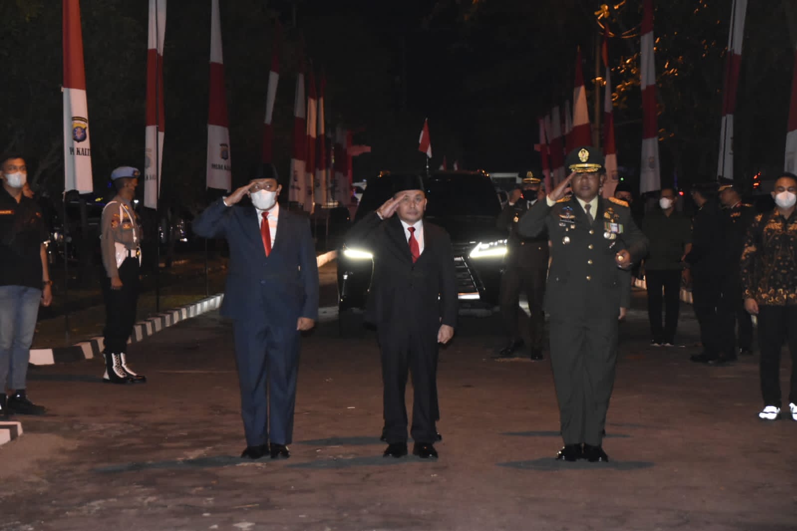 Hadiri Apel Kehormatan dan Renungan Suci Peringatan HUT ke-77 RI, Gubernur Sugianto Sabran Ajak Generasi Penerus Senantiasa Ingat Jasa Para Pahlawan 