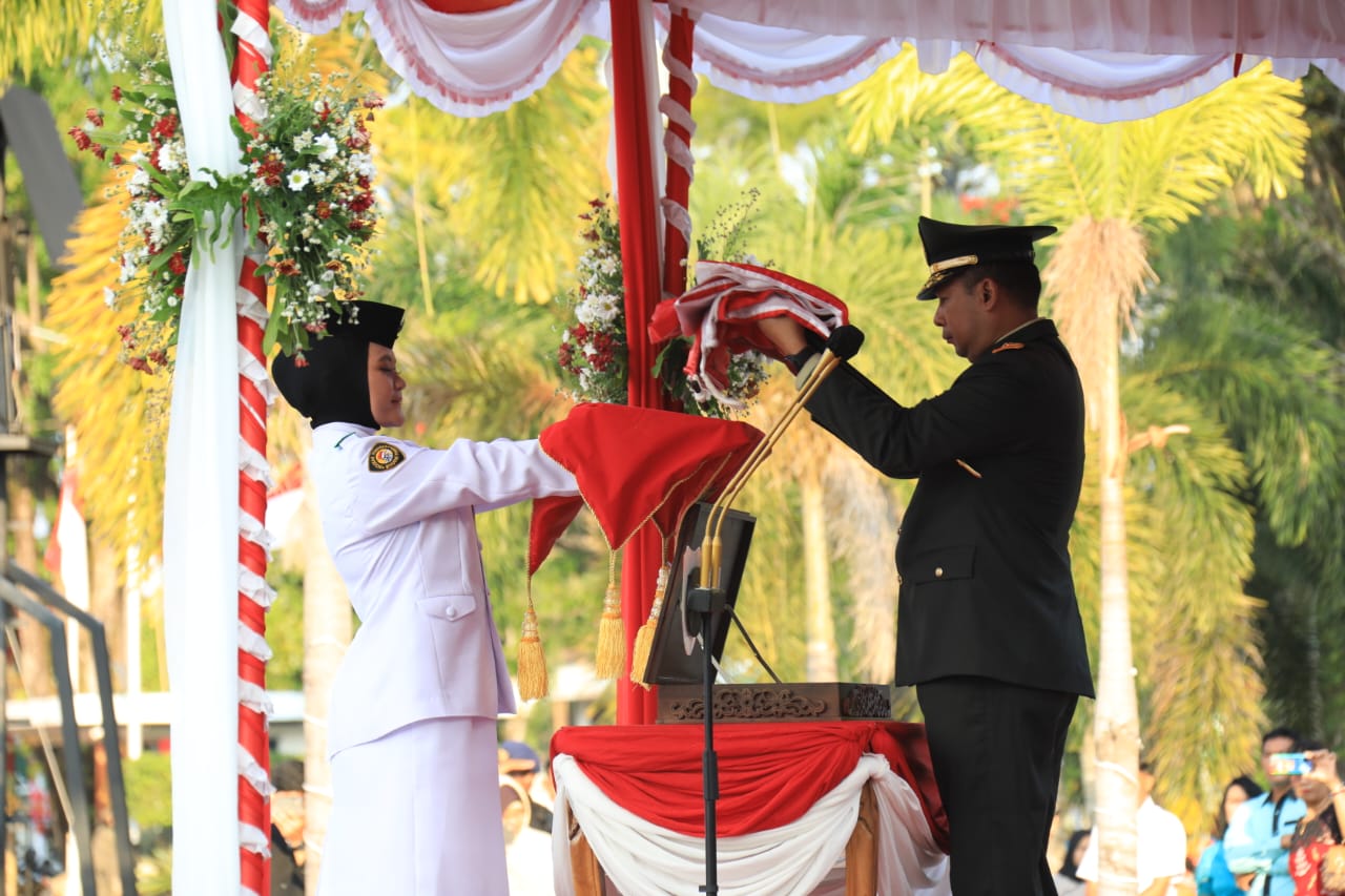 Wagub Kalteng H. Edy Pratowo Hadiri Upacara Penurunan Sang Merah Putih Tingkat Prov. Kalteng Tahun 2023