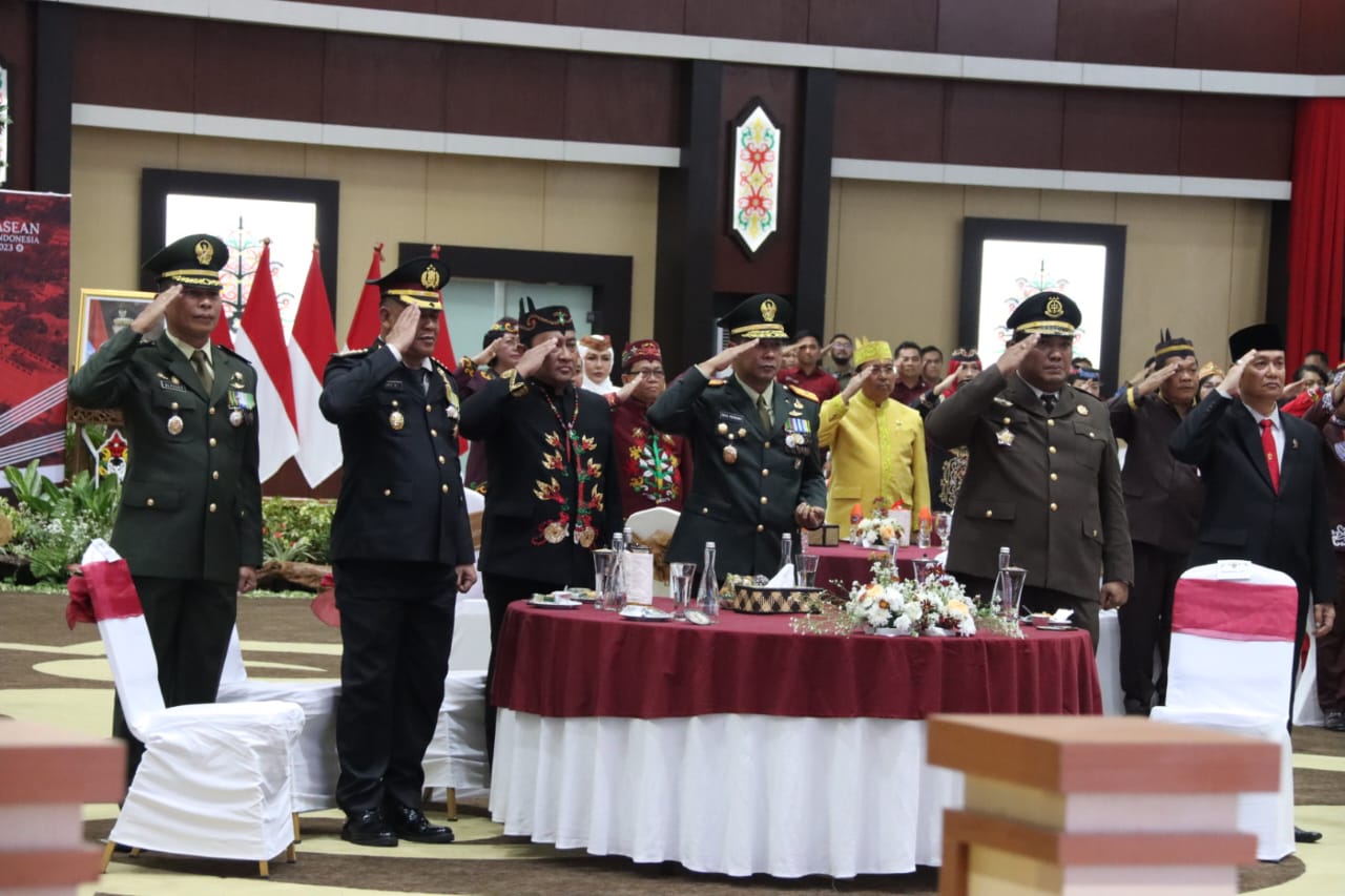 Wagub Kalteng H. Edy Pratowo Hadiri Upacara Penurunan Sang Merah Putih Tingkat Prov. Kalteng Tahun 2023
