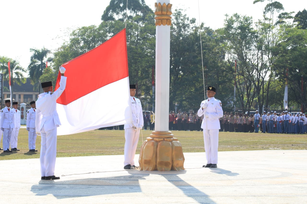Pimpin Upacara HUT ke-78 RI, Wagub Edy Pratowo Minta Seluruh Masyarakat Berpartisipasi Wujudkan Kalteng Bebas Kabut Asap 