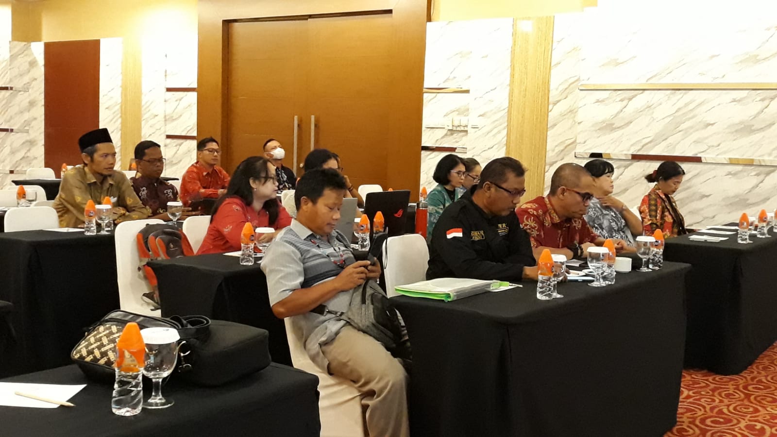 Implementasikan DBH Sawit, Kadisbun Prov. Kalteng Buka Rapat Pembentuan SK Tim Penyusun RAD Kelapa Sawit Berkelanjutan