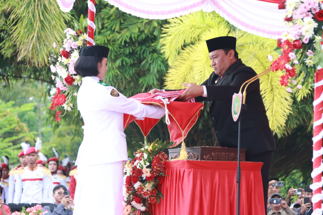 Wagub Kalteng H. Edy Pratowo Pimpin Upacara HUT ke 79 Kemerdekaan RI Tingkat Prov. Kalteng Tahun 2024
