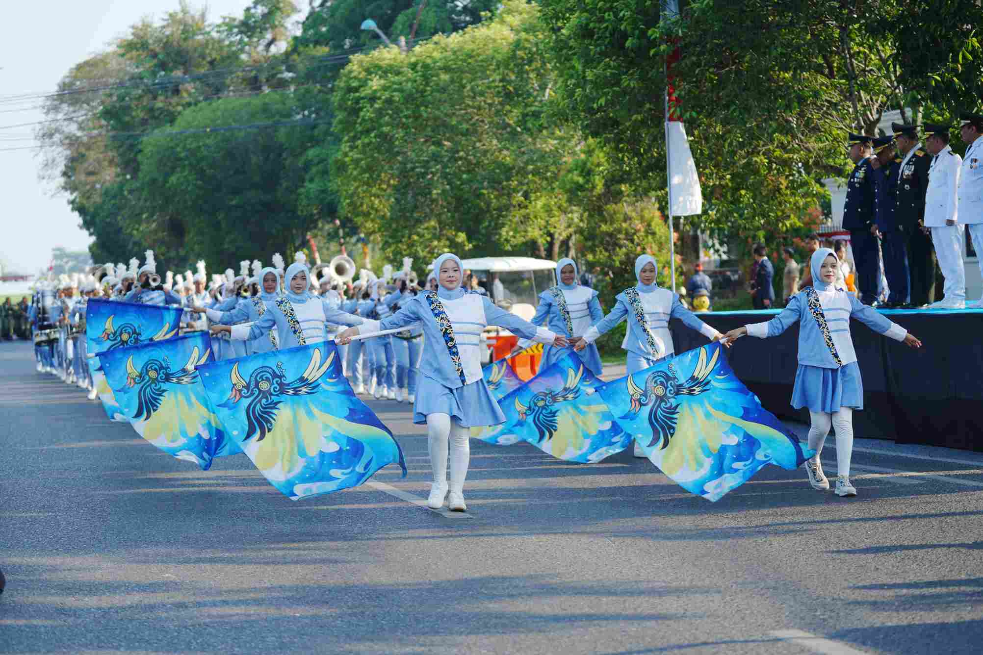 Kirab Budaya Isen Mulang Tampilkan Semangat Kebersamaan di HUT ke-81 RI