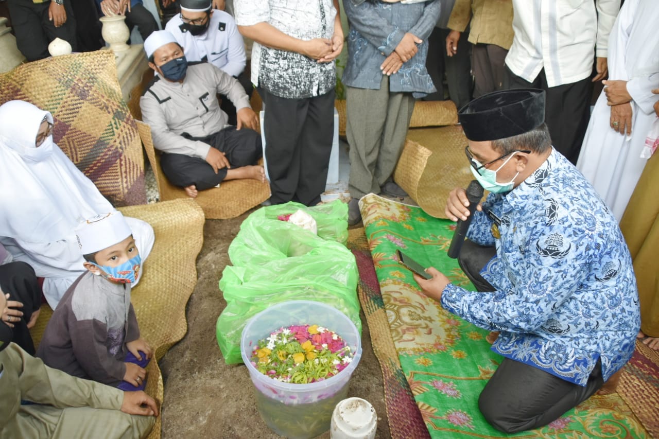 Wakil Gubernur Habib Ismail Bin Yahya Hadiri Prosesi Pemakaman Ketua MUI Kalteng 