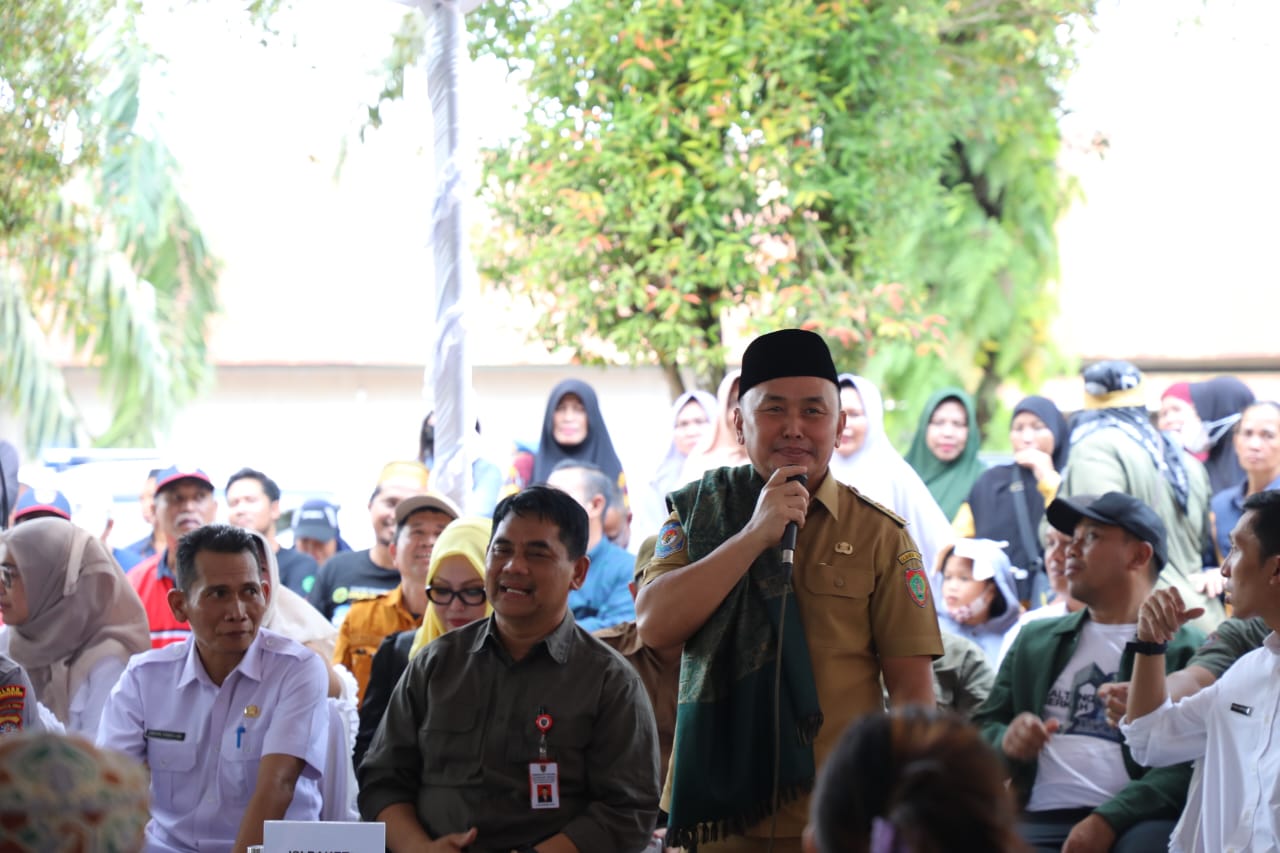 Kadis TPHP Prov. Kalteng Hadiri Kegiatan Pasar Murah di Kecamatan Parenggean