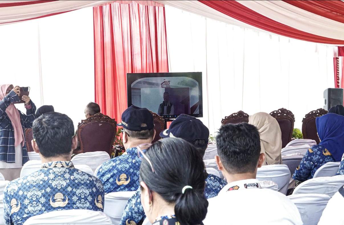 Mewakili Gubernur Kalteng, Sekda Letakkan Batu Pertama Pembangunan Koperasi Desa/Kelurahan Merah Putih