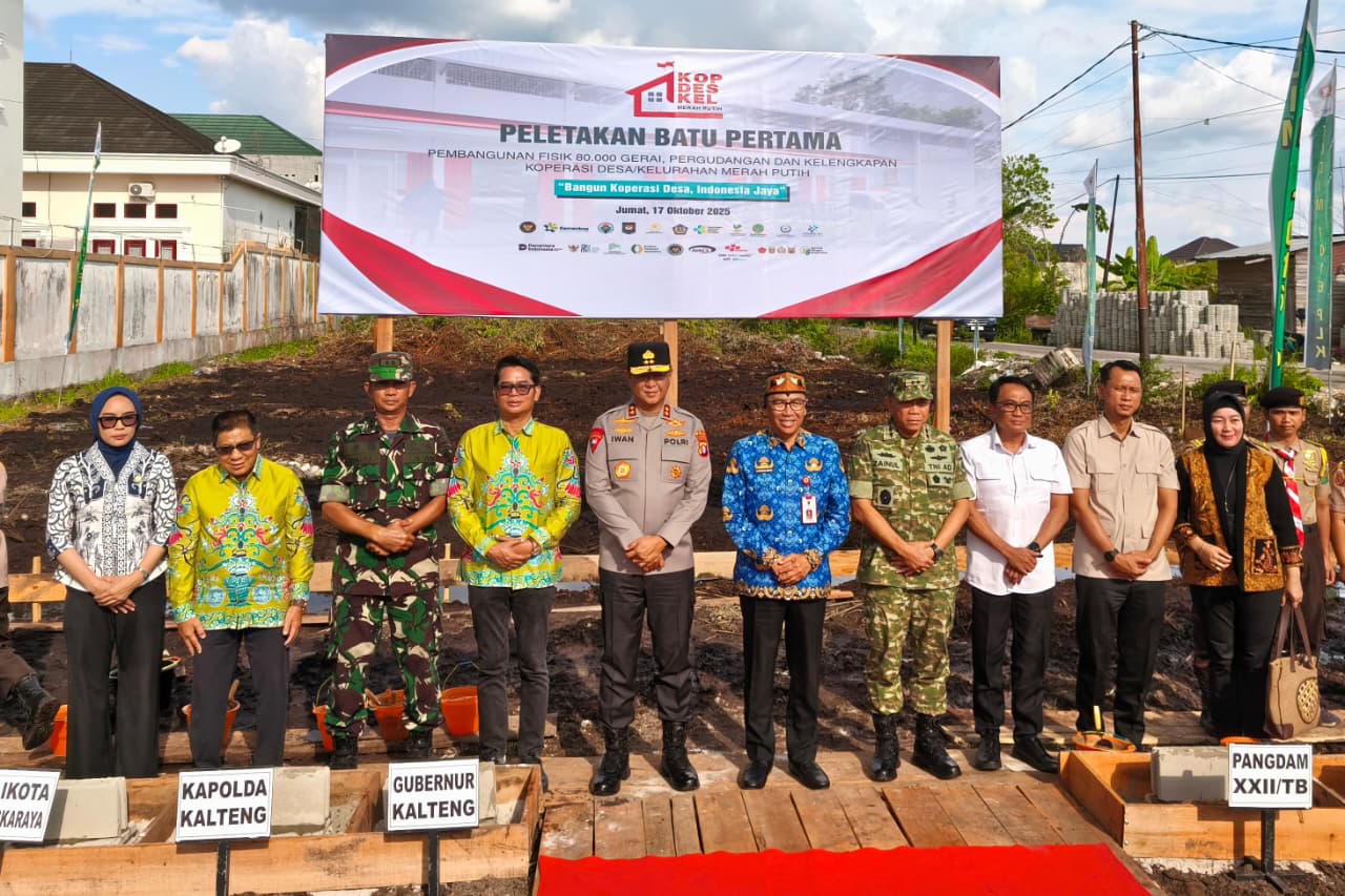 Mewakili Gubernur Kalteng, Sekda Letakkan Batu Pertama Pembangunan Koperasi Desa/Kelurahan Merah Putih