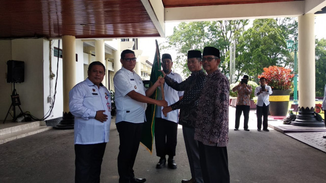 Pj. Bupati Lepas Warga Muhammadiyah Kotawaringin Barat Ikuti Muktamar ke-48