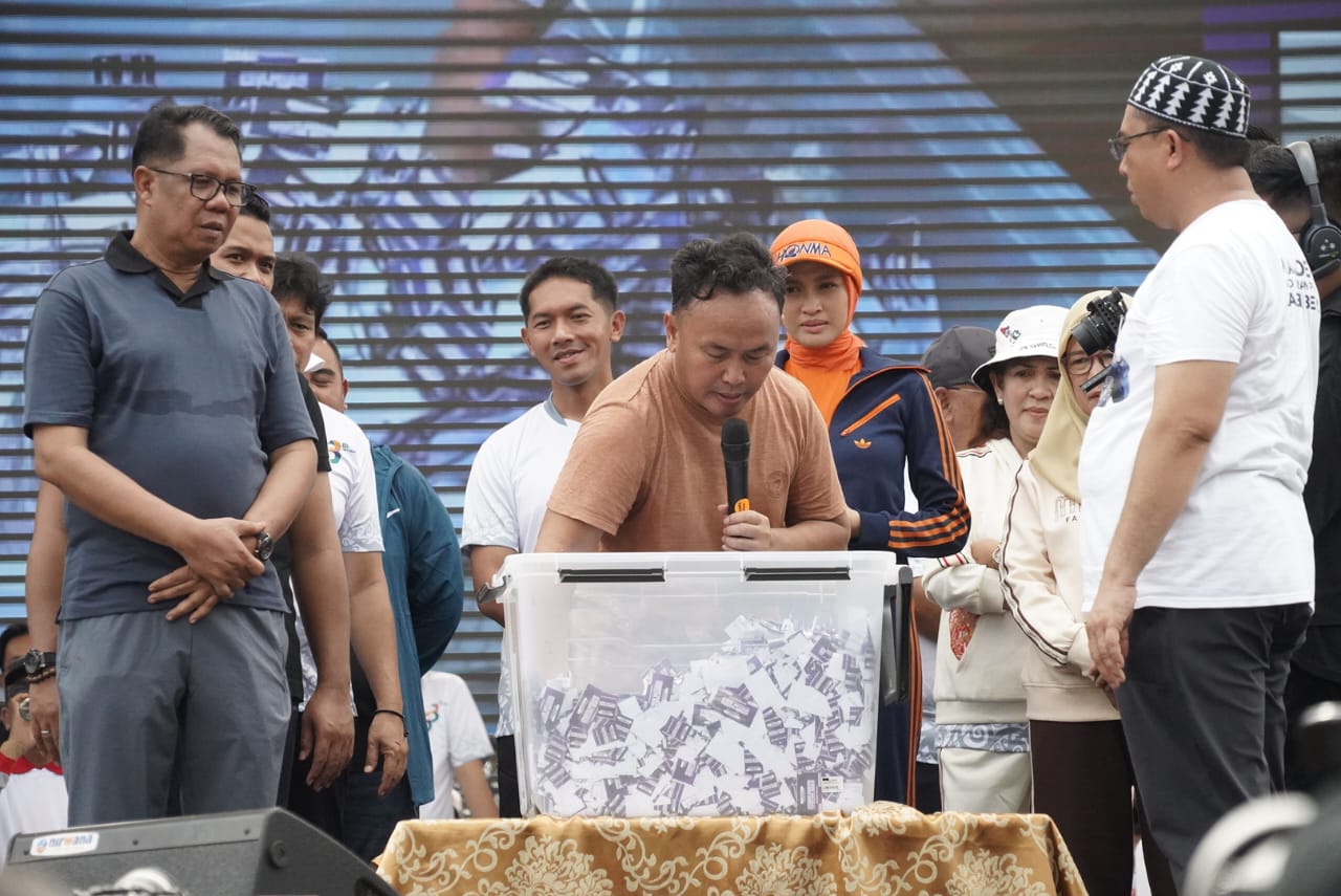 Gubernur Sugianto Sabran Lepas Peserta Fun Walk Kalteng Berkah