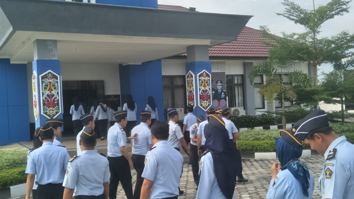 Apel Senin Pagi Sebagai Perpisahan Kadiv Pemasayarakat Dan Kadiv Administrasi Melaksanakan Tugas Di Kanwil Kalteng