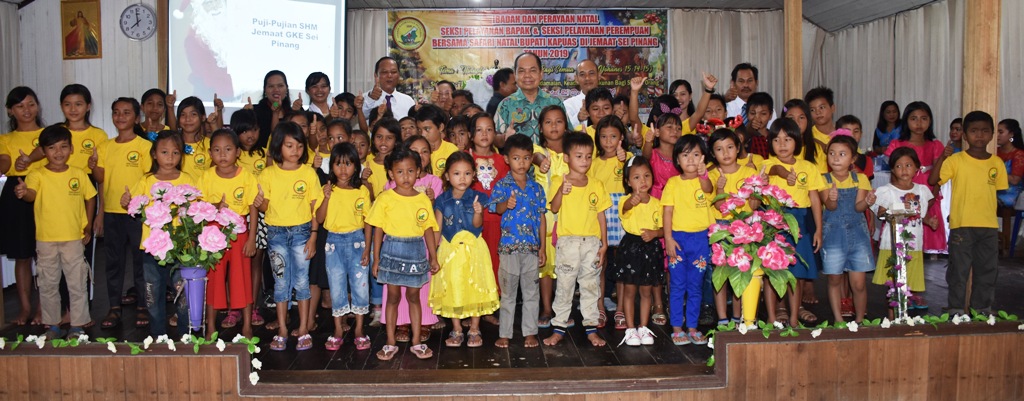 Bupati Natal Bersama Jemaat di Desa Sei Pinang dan Tumbang Tukun