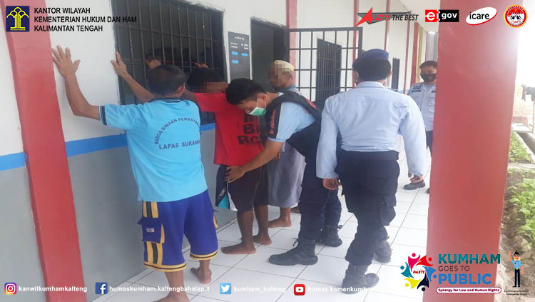 Staf Kamtib dan Petugas Jaga Gelar Razia Kamar WBP