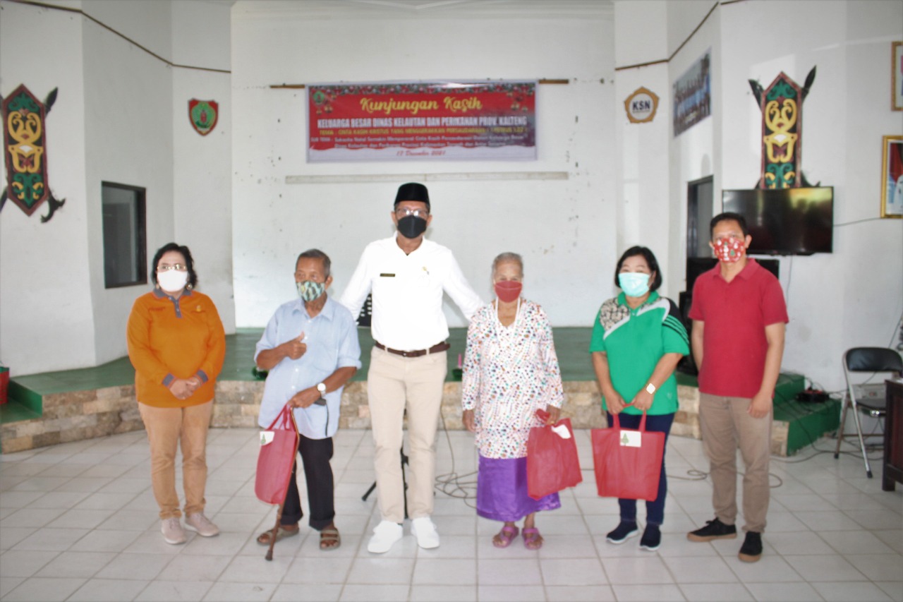 Kunjungan Kasih ASN Dislutkan Prov. Kalteng ke Panti Jompo