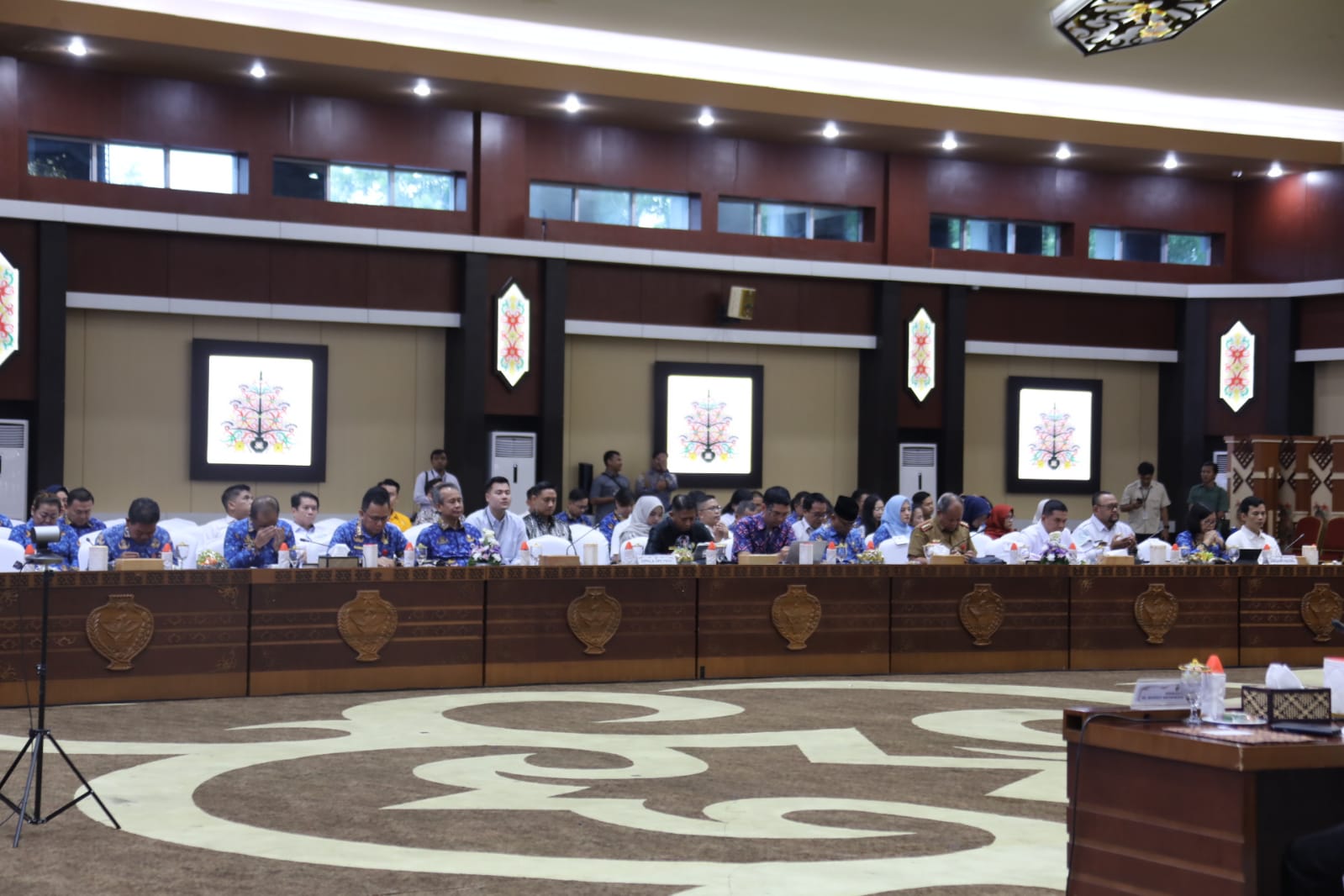 Wagub Edy Pratowo Pimpin High Level Meeting TPID Menjelang Hari Besar Keagamaan Natal 2024 dan Tahun Baru 2025