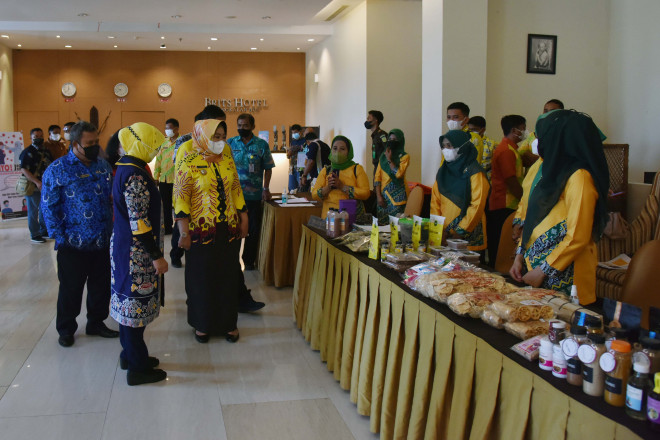 Bupati Hj Nurhidayah Buka Rakor Perdagangan dan Perindustrian se-Kalteng 