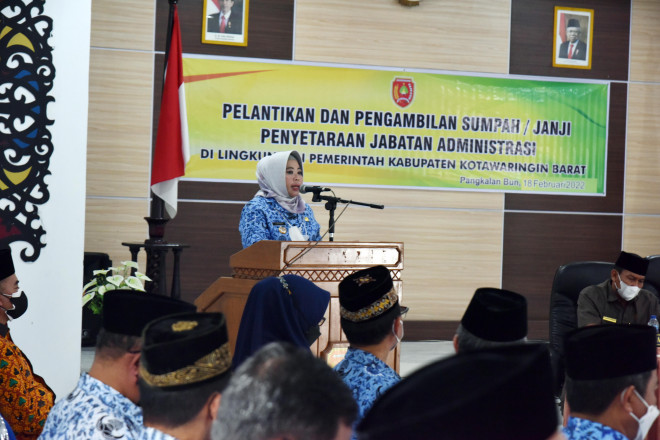 Bupati Hj Nurhidayah Lantik 30 Pejabat Fungsional di Lingkungan Pemkab Kobar