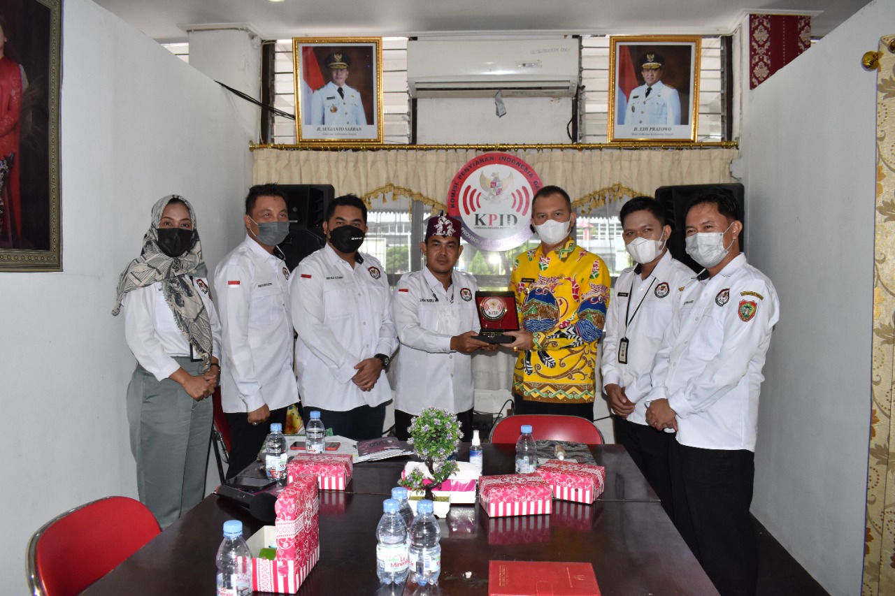 Bupati Gunung Mas Berkunjung ke KPID Kalteng