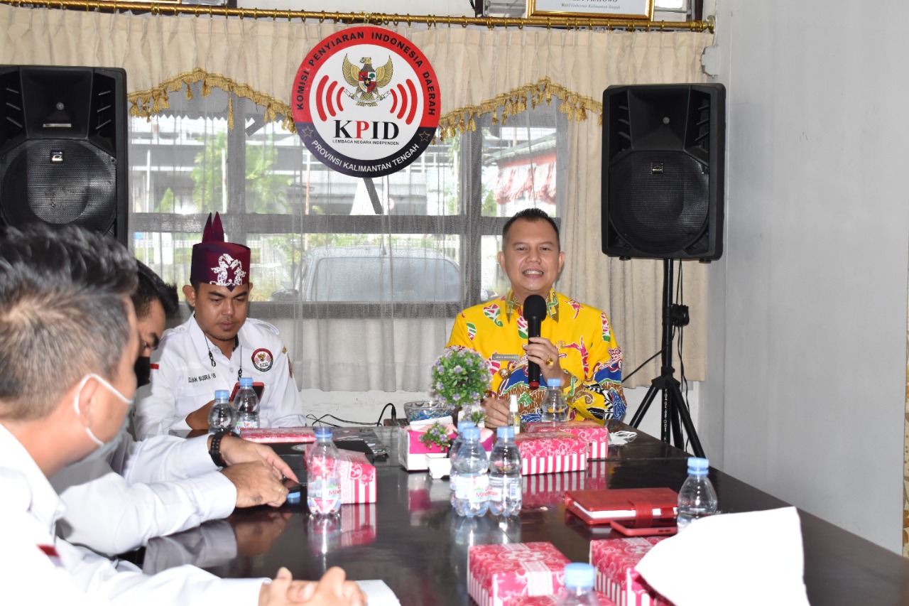 Bupati Gunung Mas Berkunjung ke KPID Kalteng