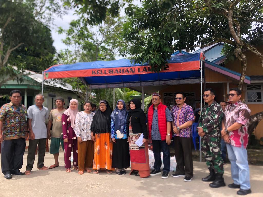 Prihatin Musibah Kebakaran di Lahei II Beberapa Waktu Lalu, Sekda Nuryakin dan Istri Salurkan Bantuan