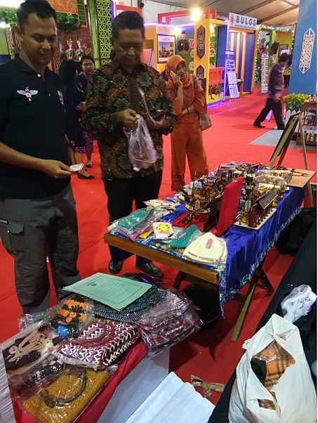 Kerajinan WBP Rutan Palangka Raya Sedot Perhatian Pengunjung Gelar Karya Kalteng