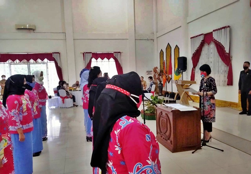 Andina Kukuhkan Pengurus KPP Bartim