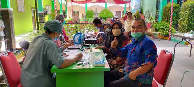 MTsN 2 Kota Palangka Raya Ikuti Vaksin Tahap Pertama