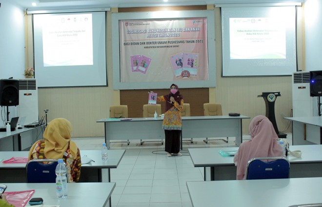 Dinkes Kobar Gelar Sosialisasi Buku KIA Revisi Tahun 2020