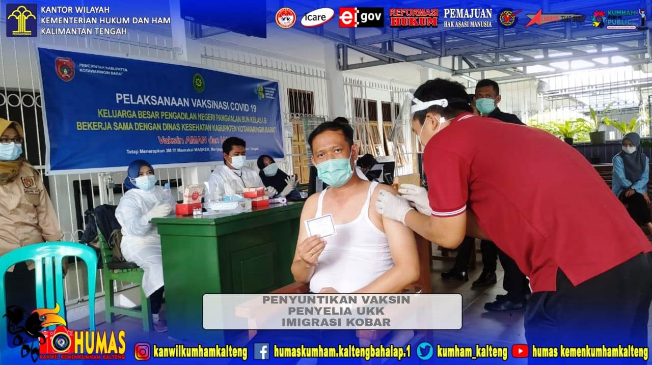 Penyuntikan Vaksin Covid-19 Untuk Pegawai UKK Imigrasi Sampit di Pangkalan Bun