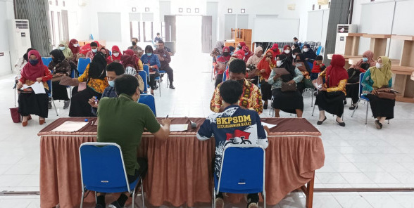 PPPK Guru Tahap I dan II Pemkab Kobar Tanda Tangani Kontrak Kerja