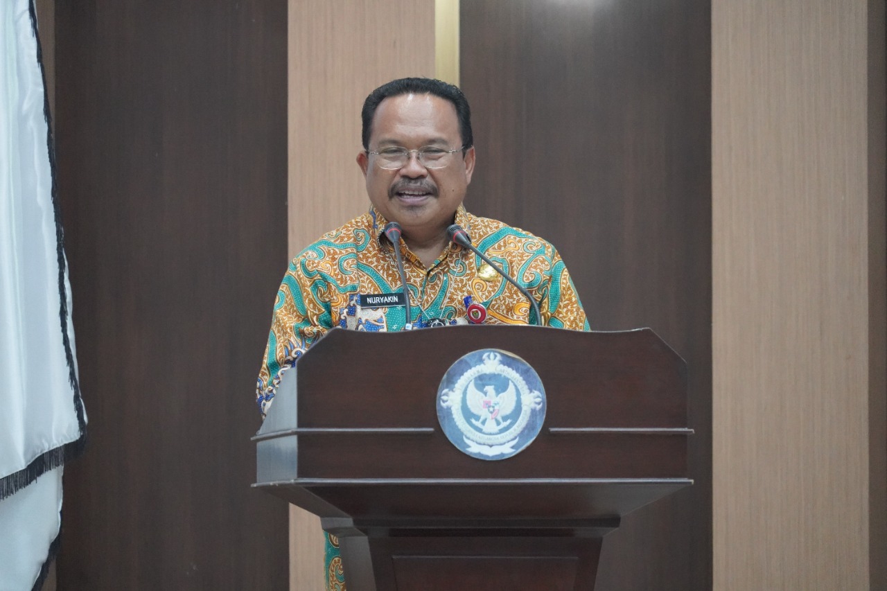 Pj. Sekda Nuryakin Melakukan Penyerahan Laporan Keuangan Pemprov Kalteng TA 2021 Kepada BPK RI