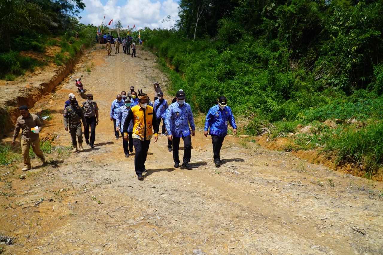Bupati Resmikan Jalan Penghubung Desa Tangga Batu - Desa Belibi