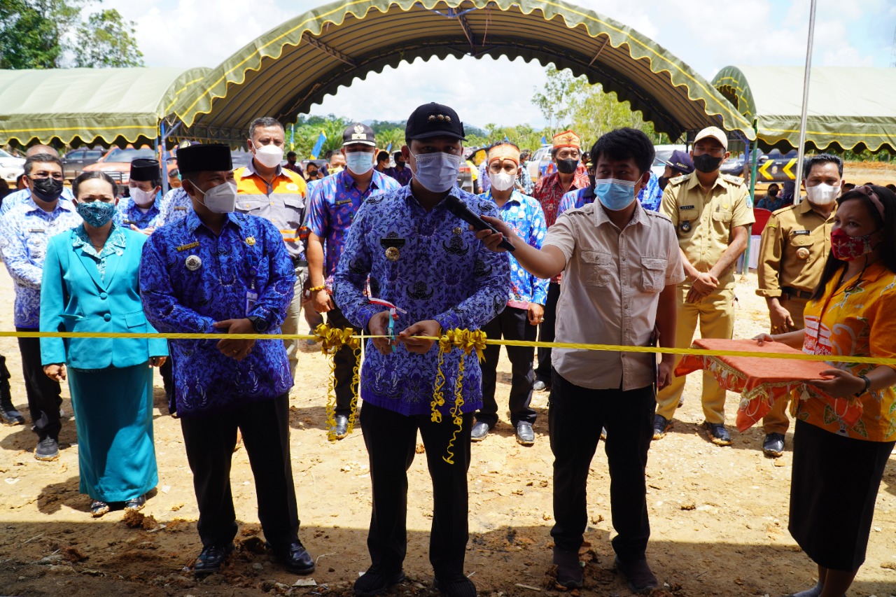 Hari Jadi Kecamatan Belantikan Raya ke-17, Bupati Lamandau Resmikan Gedung Kantor Kecamatan Belantikan Raya