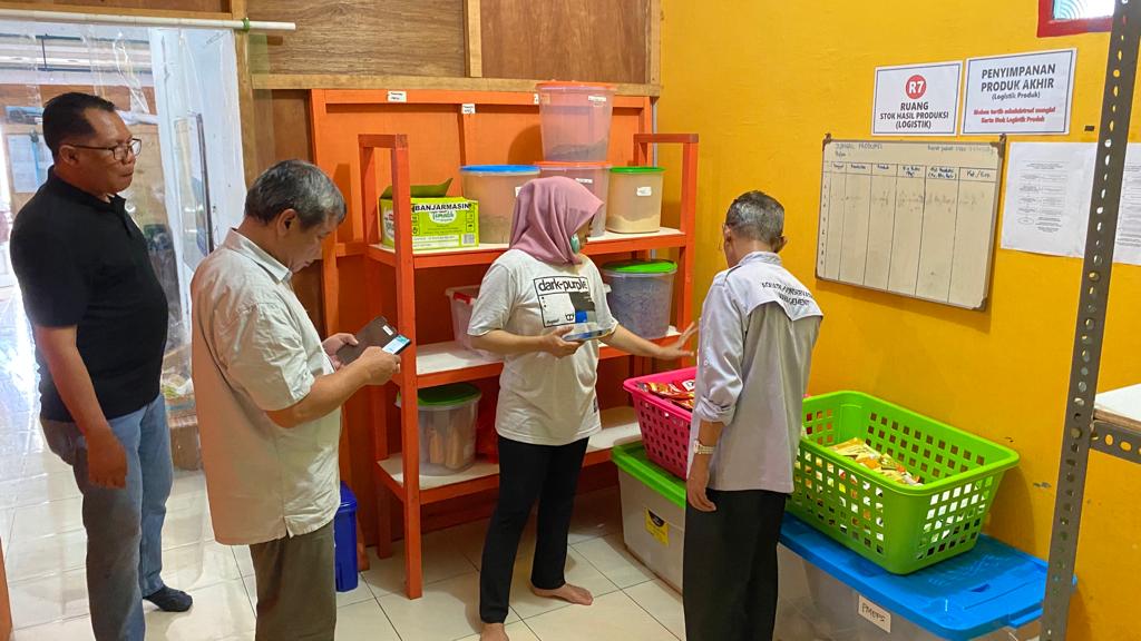 IPB University Kunjungi Unit Pengolahan Ikan di Palangka Raya
