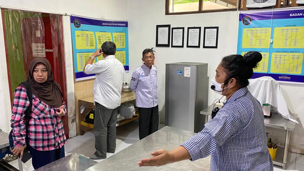 IPB University Kunjungi Unit Pengolahan Ikan di Palangka Raya