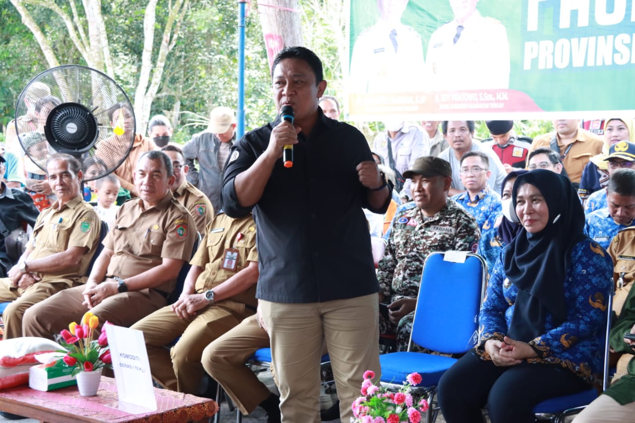 Wagub Edy Pratowo Buka Pasar Murah di Dua Kecamatan Kabupaten Pulang Pisau