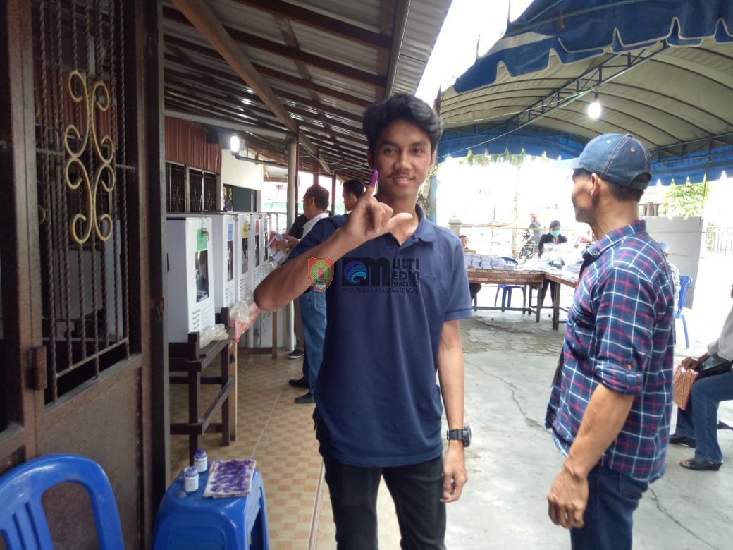 Salurkan Hak Suara di TPS 138 Palangka Raya