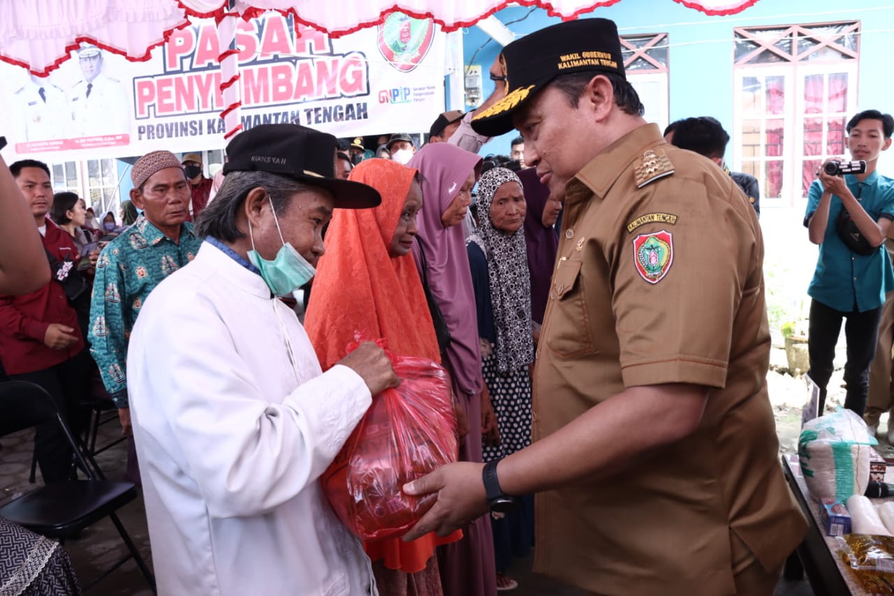 Jelang Hari Raya Idulfitri, Wagub Kalteng Kunjungi Pasar Penyeimbang di Kelurahan Selat Hulu Kabupaten Kapuas