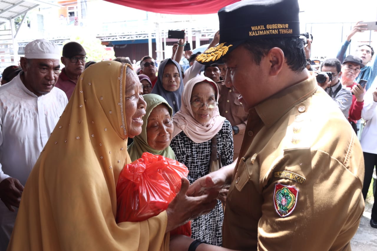 Kunjungi Pasar Penyeimbang, Wagub Edy Pratowo Minta Masyarakat Kapuas Manfaatkan Pekarangan Rumah untuk Ketahanan Pangan Keluarga