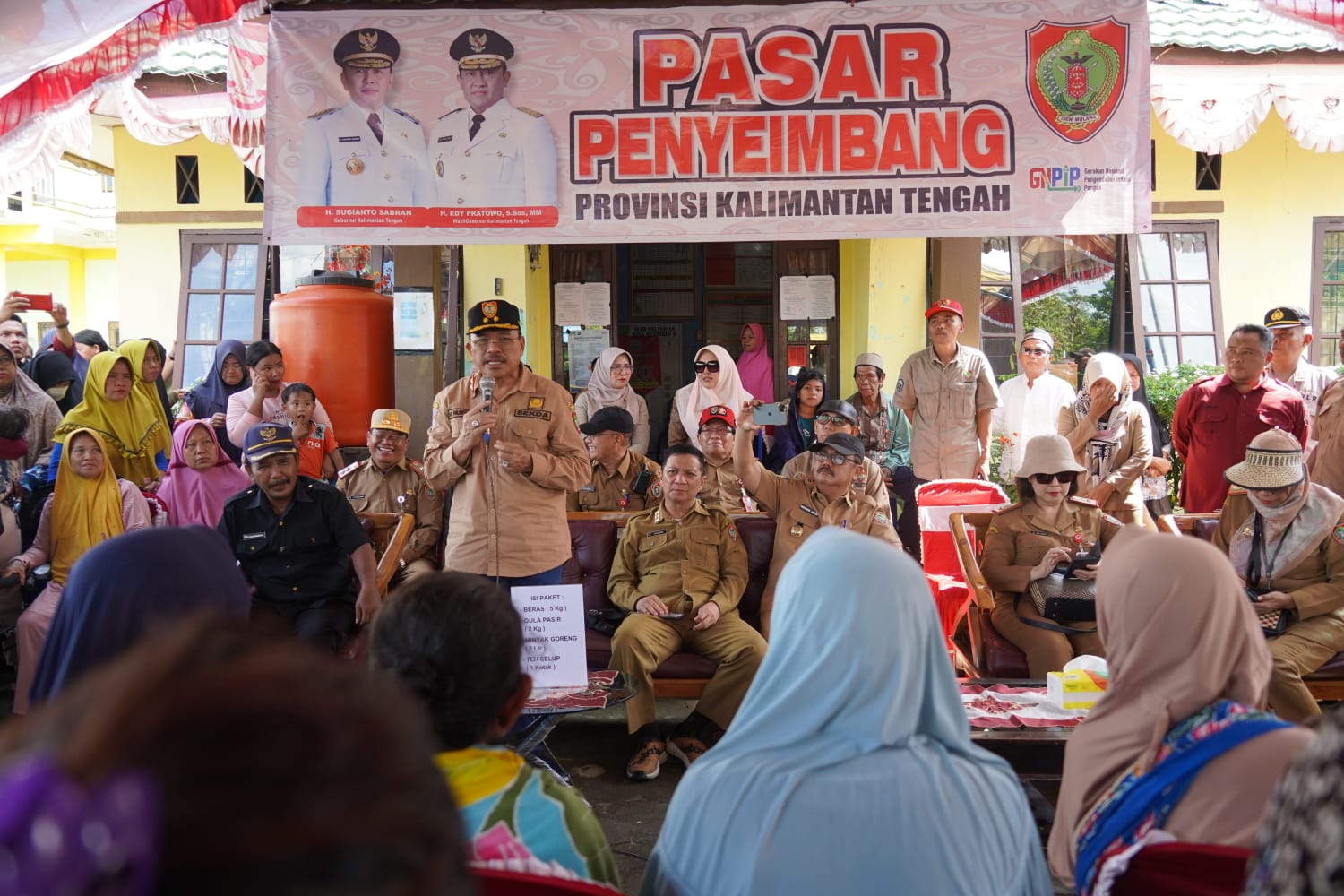 Buka Pasar Penyeimbang di Kecamatan Kahayan Hilir Pulpis, Sekda Kalteng Sampaikan Pesan Gubernur