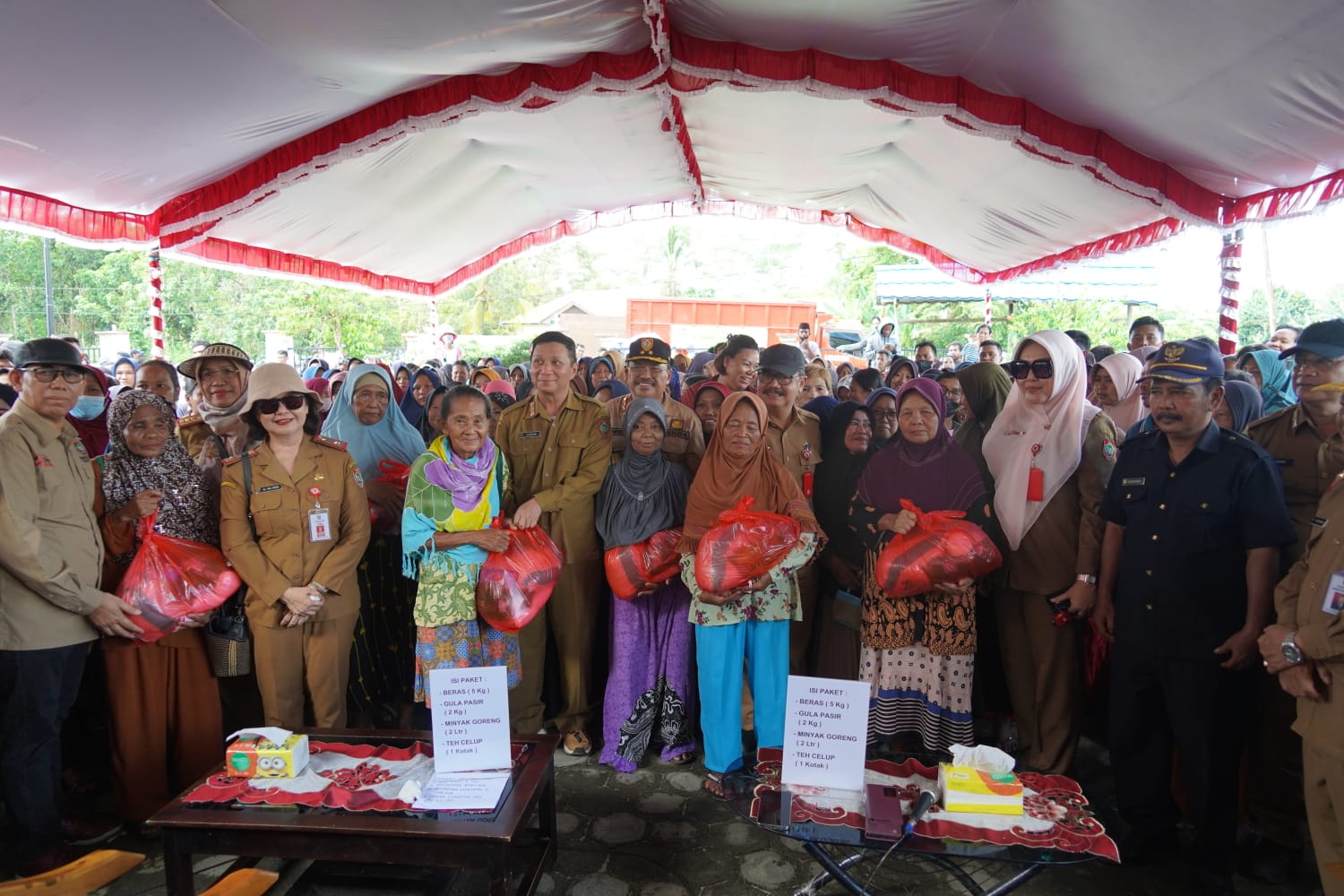 Buka Pasar Penyeimbang di Kecamatan Kahayan Hilir Pulpis, Sekda Kalteng Sampaikan Pesan Gubernur