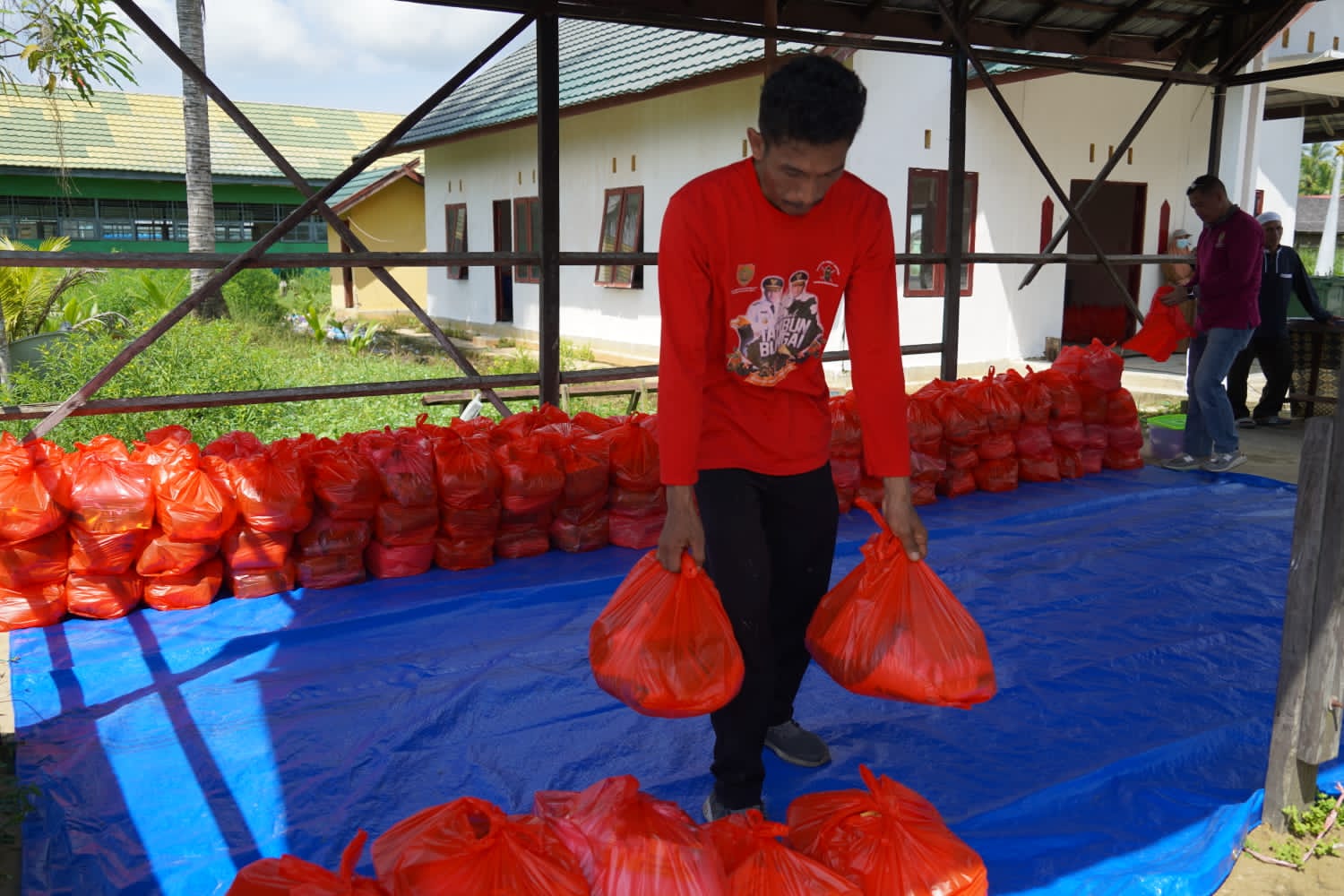 Warga  Bahaur Basantan Pulpis Sambut Antusias Pasar Penyeimbang  Pemprov Kalteng