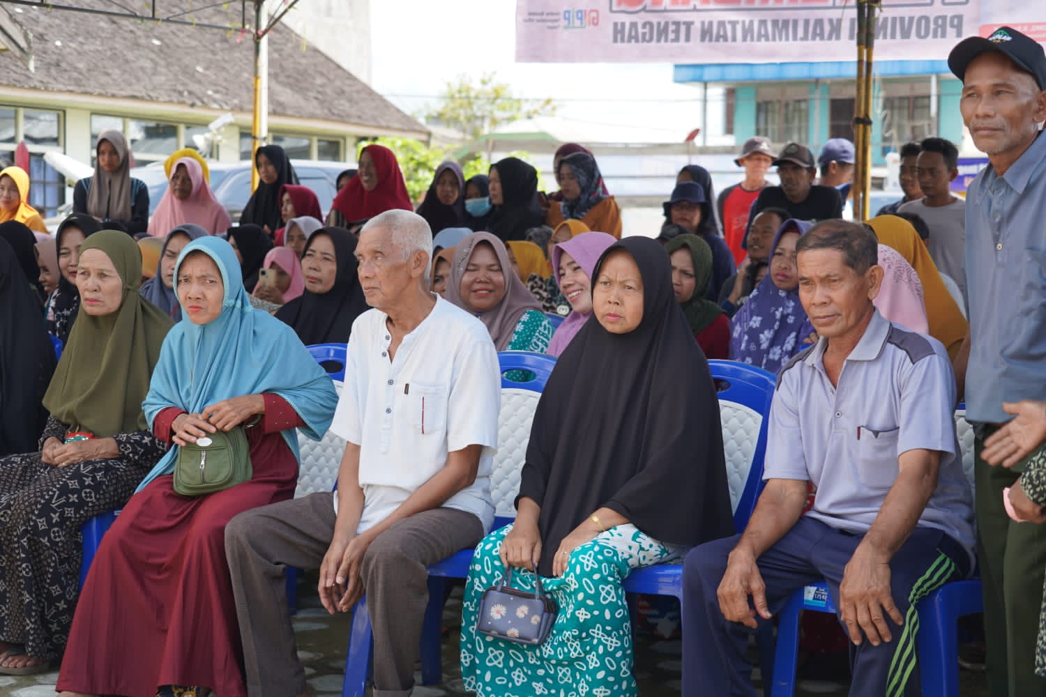 Warga  Bahaur Basantan Pulpis Sambut Antusias Pasar Penyeimbang  Pemprov Kalteng
