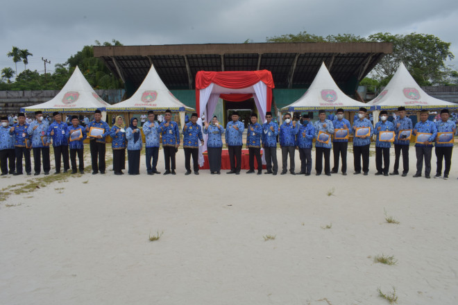 Pemkab Kobar Gelar Apel Gabungan dan Halal Bihalal dengan Seluruh ASN 