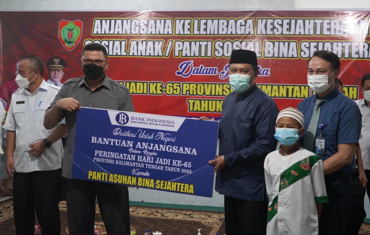 Anjangsana ke LKS Bina Sejahtera, Pemprov. Kalteng Serahkan Bantuan 