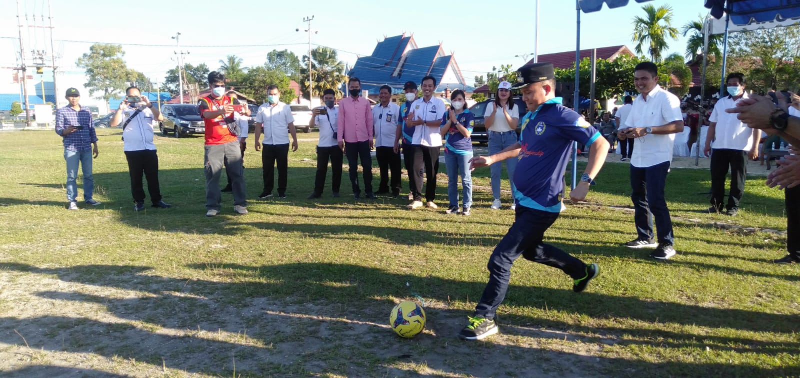 Bupati Harapkan Para Atlet Sepak Bola Gumas Bisa Tembus Tingkat Provinsi Maupun Nasional