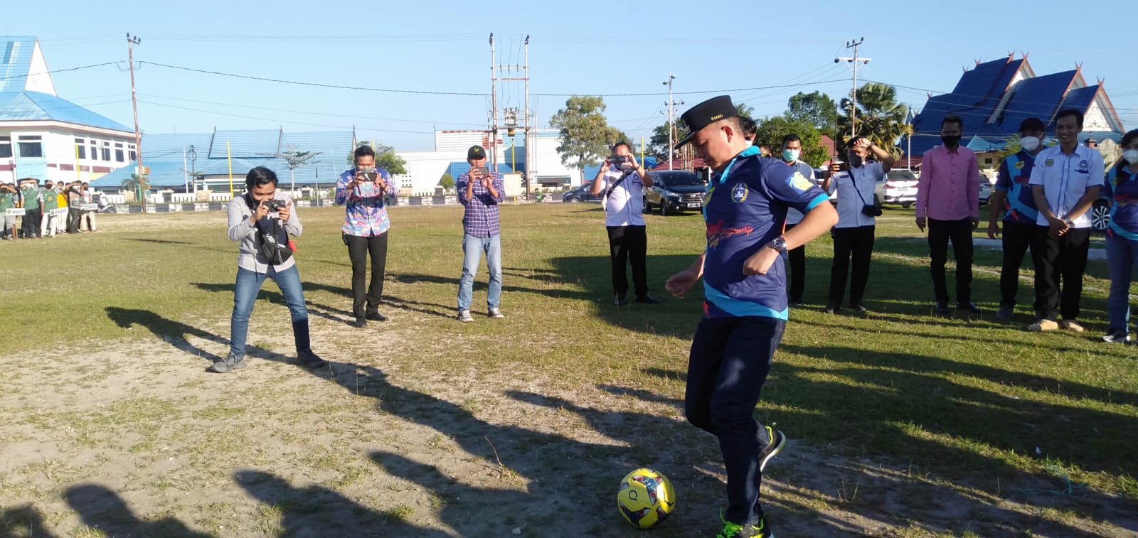 Bupati Harapkan Para Atlet Sepak Bola Gumas Bisa Tembus Tingkat Provinsi Maupun Nasional